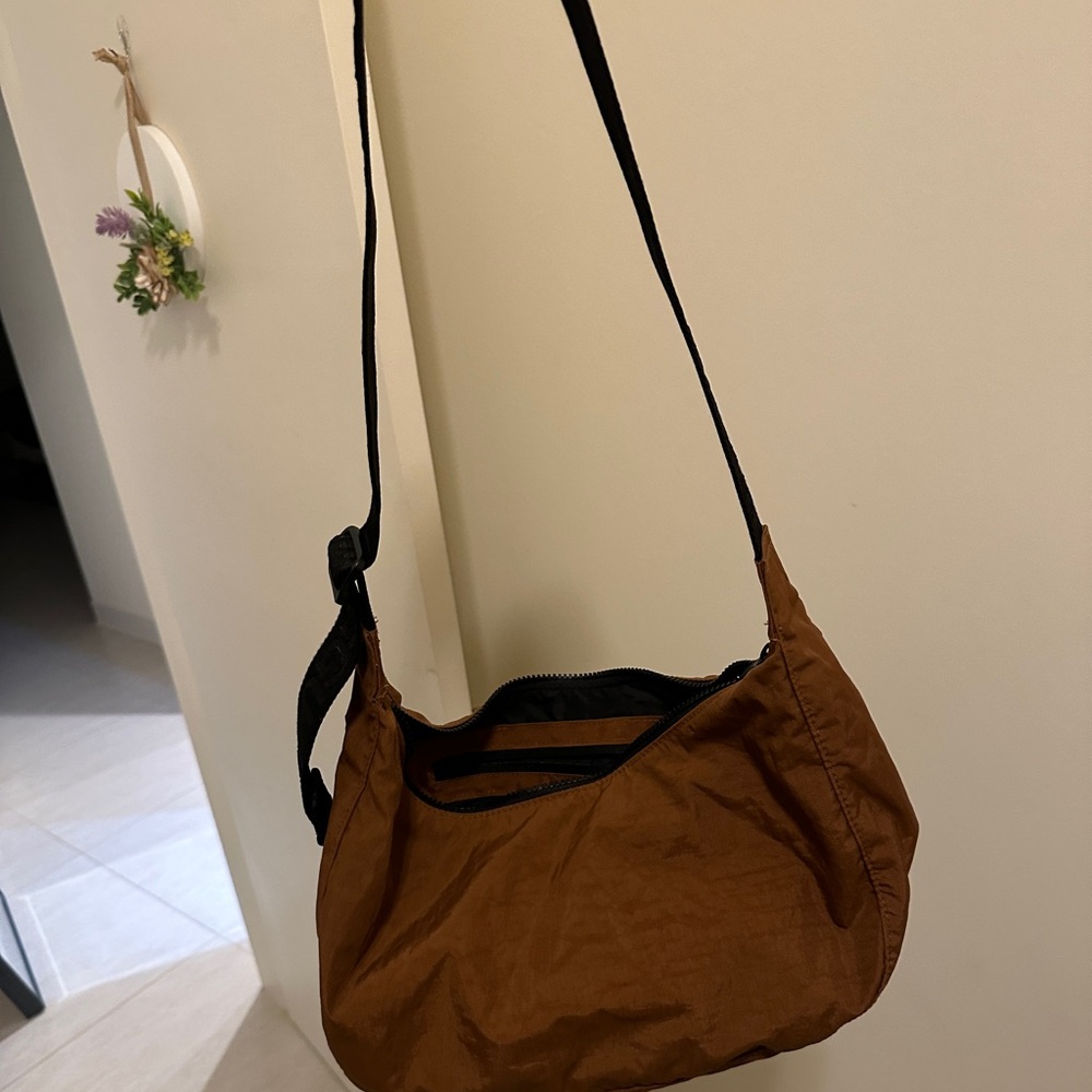 Baggu brown medium crescent